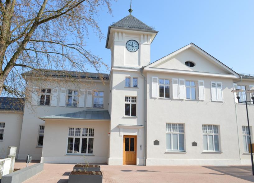 Historischer Bahnhof in Bad Soden mit neuen PaXretro68 Fenstern und Türen ausgestattet