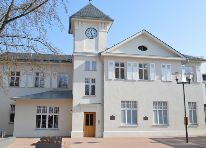 Historischer Bahnhof in Bad Soden mit neuen PaXretro68 Fenstern und Türen ausgestattet