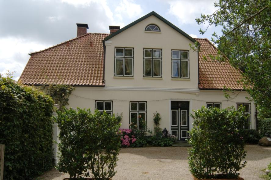 Klassische Kastenfenster im historischen Klosterhof in Uetersen