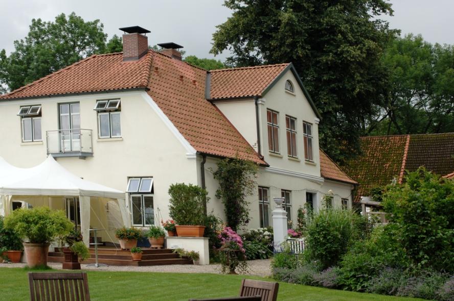 Klassische Kastenfenster im historischen Klosterhof in Uetersen
