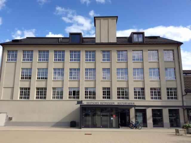 PaXpur58 Fenster aus Lärche für Hutmuseum in Lindenberg