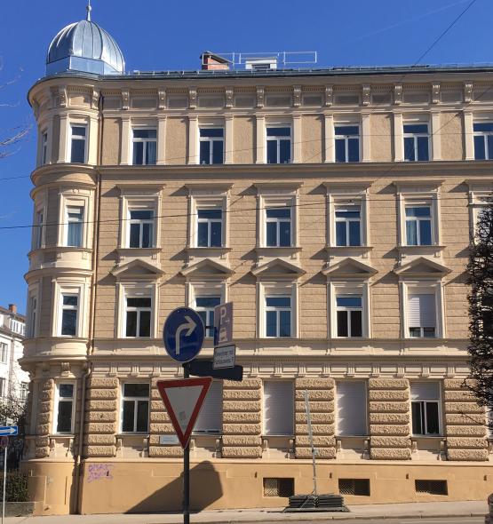 Jahrhundertwendehaus auf dem Klingberg in Augsburg mit PaXretro68 Fenstern aus Fichte