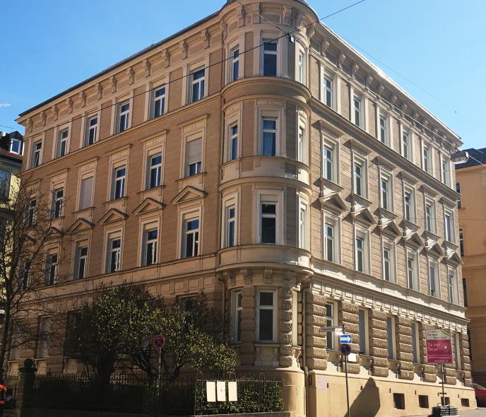 Jahrhundertwendehaus auf dem Klingberg in Augsburg mit PaXretro68 Fenstern aus Fichte