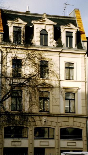 Rekonstruktion der Fenster in einem Jahrhundertwendehaus in Köln
