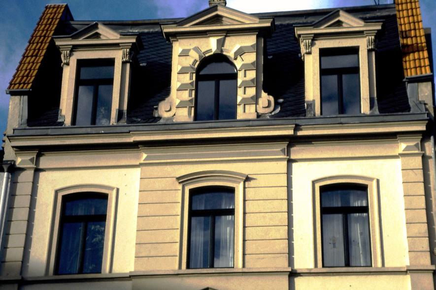 Rekonstruktion der Fenster in einem Jahrhundertwendehaus in Köln