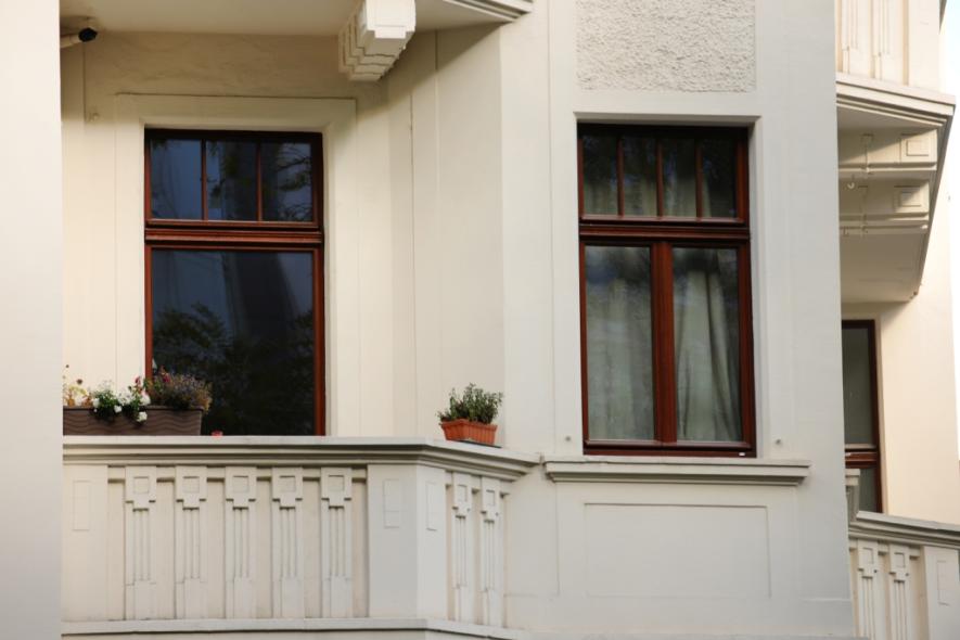 Denkmalgerechte PaXcontur68 Fenster in Jahrhundertwendehaus in Wiesbaden mit balkon