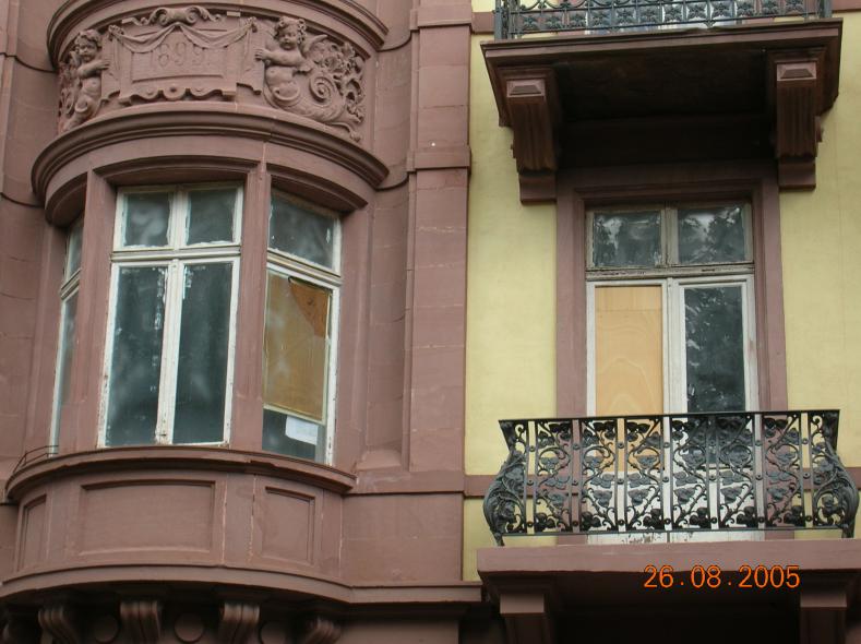 Austausch alter Fenster gegen PaXcontur68 in Frankfurt am Main vorher