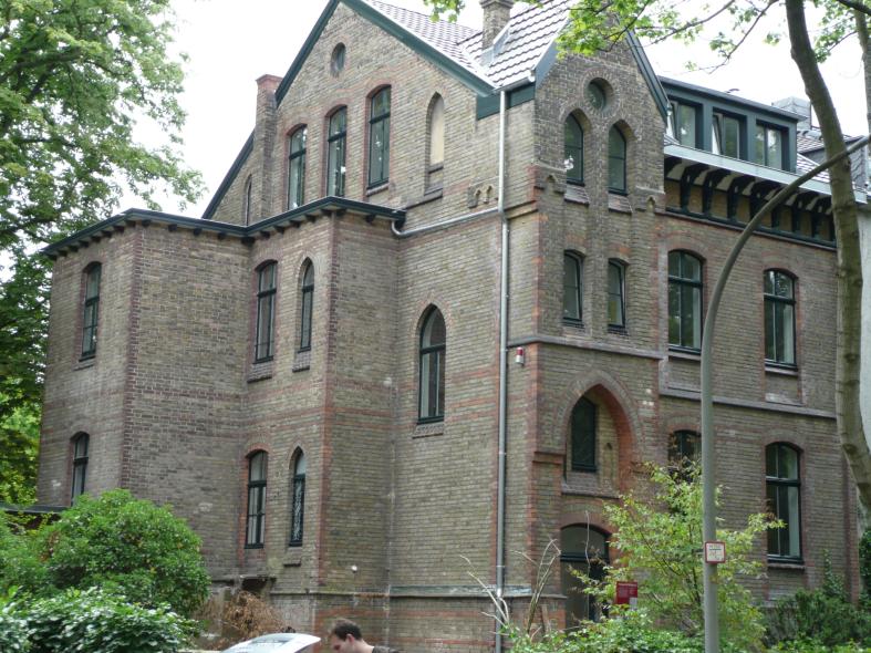 Restaurierung von Bestandsfenstern und teilweise Rekonstruktion in Köln 