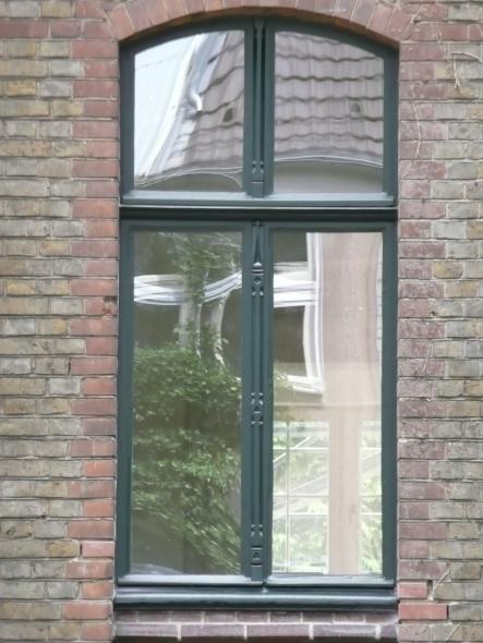 Restaurierung von Bestandsfenstern und teilweise Rekonstruktion in Köln 