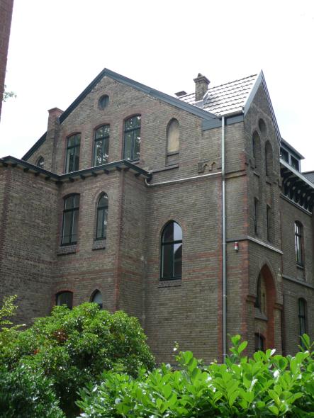 Restaurierung von Bestandsfenstern und teilweise Rekonstruktion in Köln 