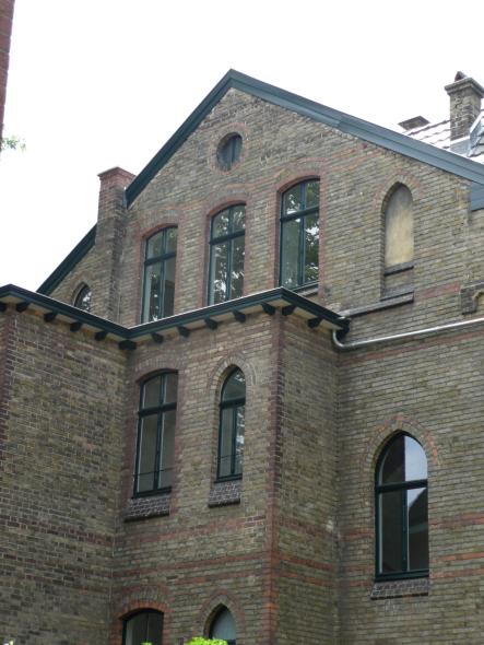 Restaurierung von Bestandsfenstern und teilweise Rekonstruktion in Köln 