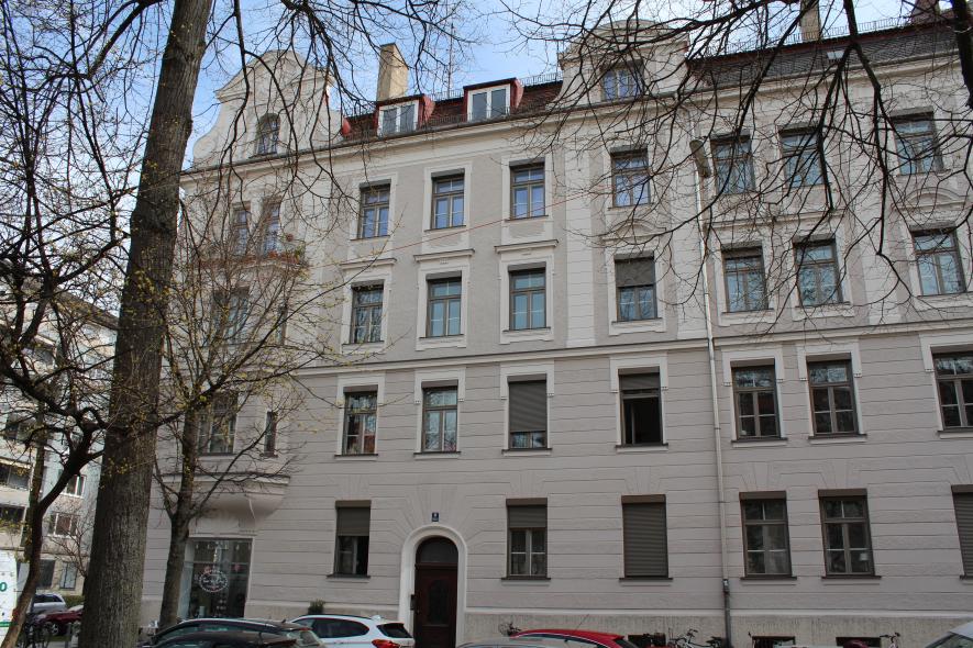 PaXretro58 Fenster aus Lärche für Jahrhundertwendehaus in München