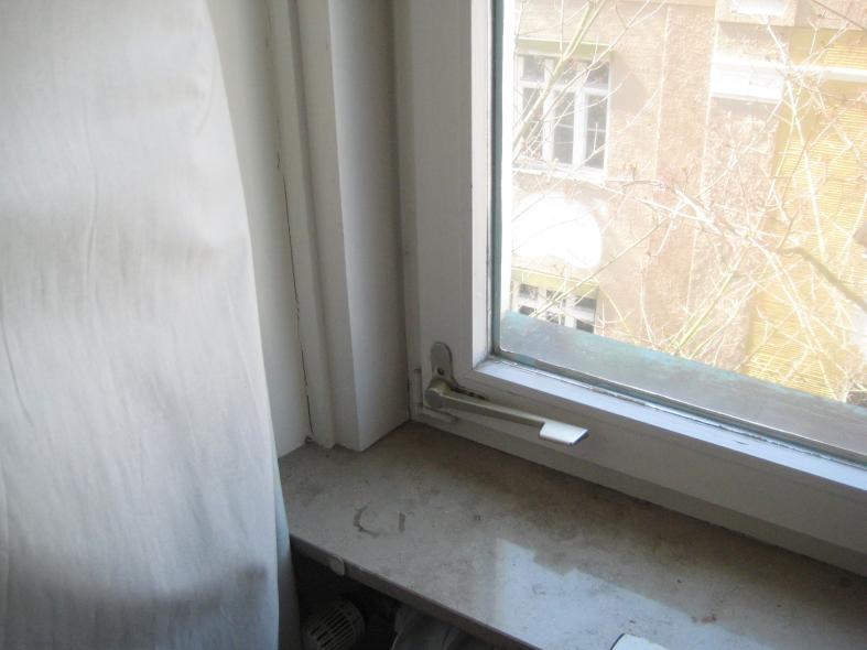 Neue PaXpur58 Fenster für jahrhundertwendehaus in München Detailaufnahme vorher