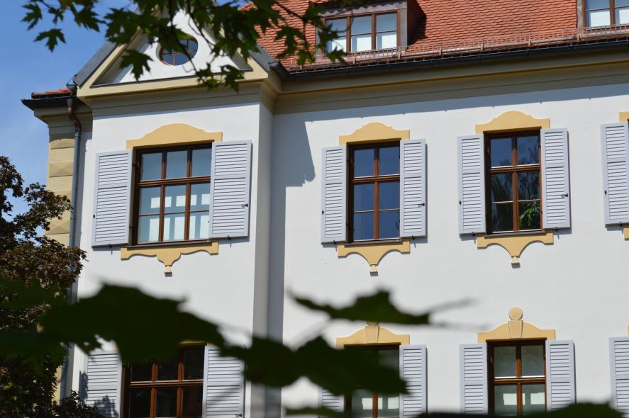 Landratsamt Bad Aibling mit PaXretro58 Fenstern aus Eukalyptus ausgestattet Obergeschoss