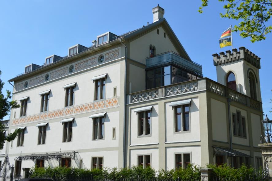 PaXcontur68 aus Eukalyptus für Villa Leuchtenberg in Lindau