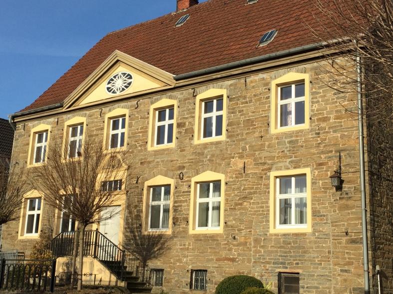 Patrizierhaus aus 1752 mit PaXretro58 Fenstern aus Lärche in Neuenrade