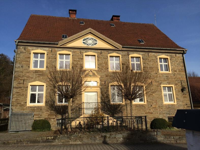 Patrizierhaus aus 1752 mit PaXretro58 Fenstern aus Lärche in Neuenrade