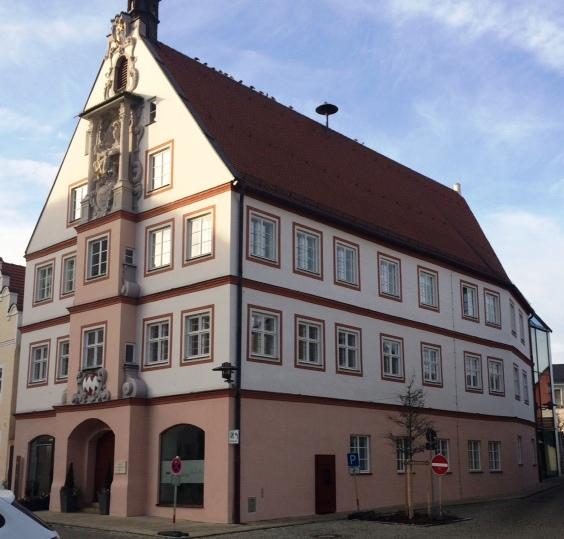 Rathaus von Geisenfeld von 1626 mit PaX-Kastenfenstern aus Lärche ausgestattet 