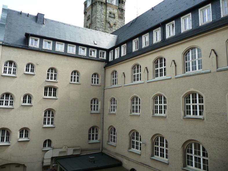 PaXretro68 Eukalyptusfenster für Rathaus in Remscheid Innenhof