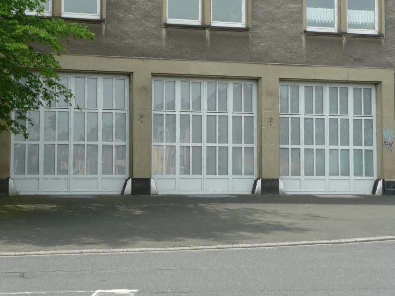 PaXretro68 Eukalyptusfenster für Rathaus in Remscheid Tore Erdgeschoss