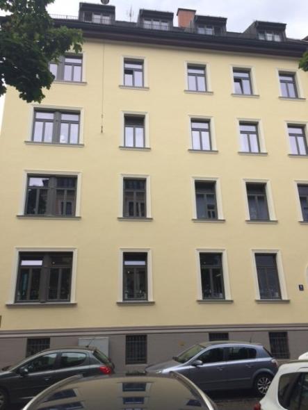 Jahrhundertwendehaus mit PaXretro68 Fenstern aus Kiefer in Kidlerstraße in München