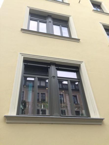 Jahrhundertwendehaus mit PaXretro68 Fenstern aus Kiefer in Kidlerstraße in München