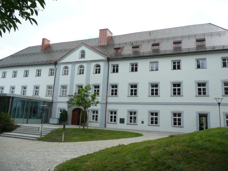 PaXretro58 Holzfenster aus Kiefer für Schlosshotel Herrenchiemsee