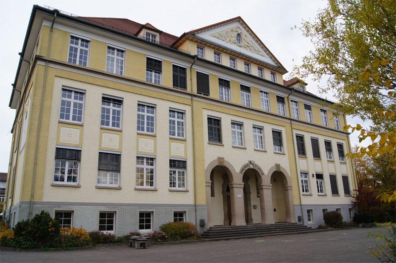 Schulgebäude mit denkmalgerechten PaXretro58 aus Kiefer in Tettnang 