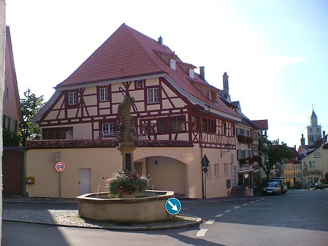 Stadthaus mit denkmalgerechten PaXretro58 Fenstern aus Kiefer in Überlingen