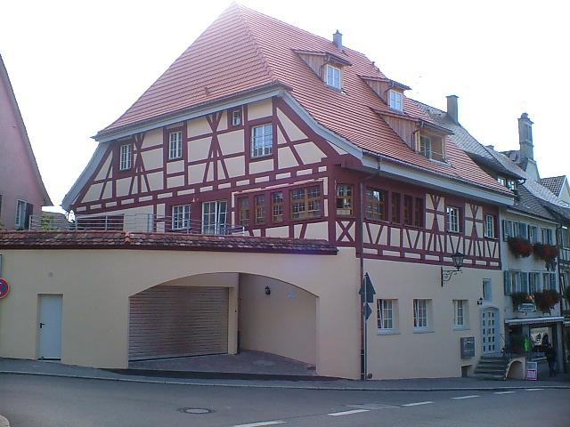 Stadthaus mit denkmalgerechten PaXretro58 Fenstern aus Kiefer in Überlingen