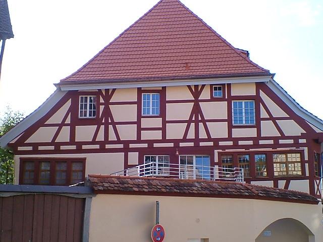 Stadthaus mit denkmalgerechten PaXretro58 Fenstern aus Kiefer in Überlingen