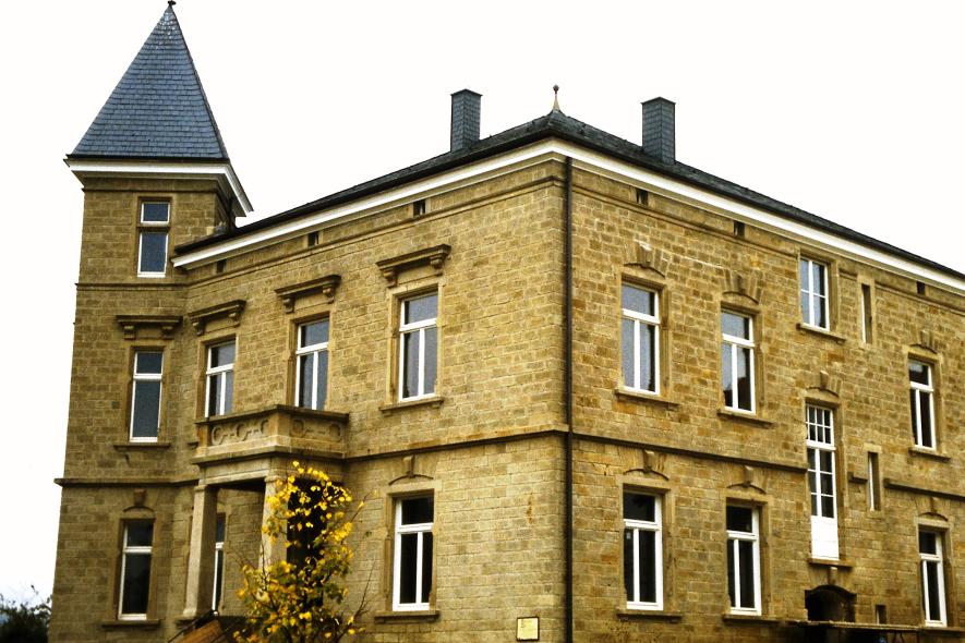 Einbau von historisierenden Fenstern in Villa Dupuis in Waldböckelheim