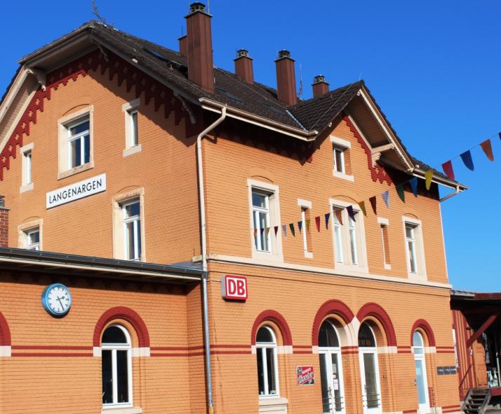 Bahnhof Langenargen mit PaXretro78 aus Eukalyptus mit Dreifachverglasung