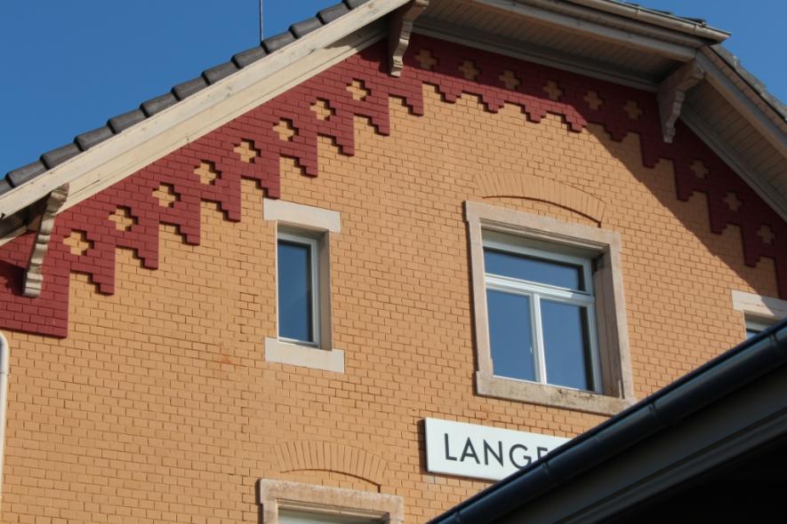 Bahnhof Langenargen mit PaXretro78 aus Eukalyptus mit Dreifachverglasung