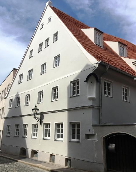 Barockes Stadthaus in Augsburg mit PaXretro58 aus Lärche