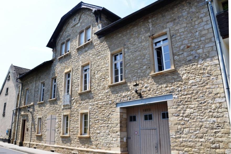 PaXcontur68 aus Meranti für Winzerhaus von 1877 in Ingelheim