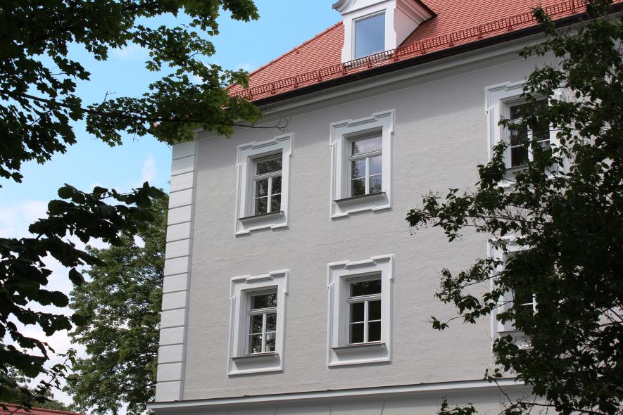 PaXretro68 Fenster aus Lärche für Neoklassizistisches Wohngebäude in Amberg