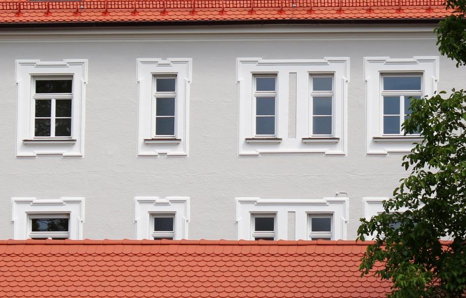 PaXretro68 Fenster aus Lärche für Neoklassizistisches Wohngebäude in Amberg