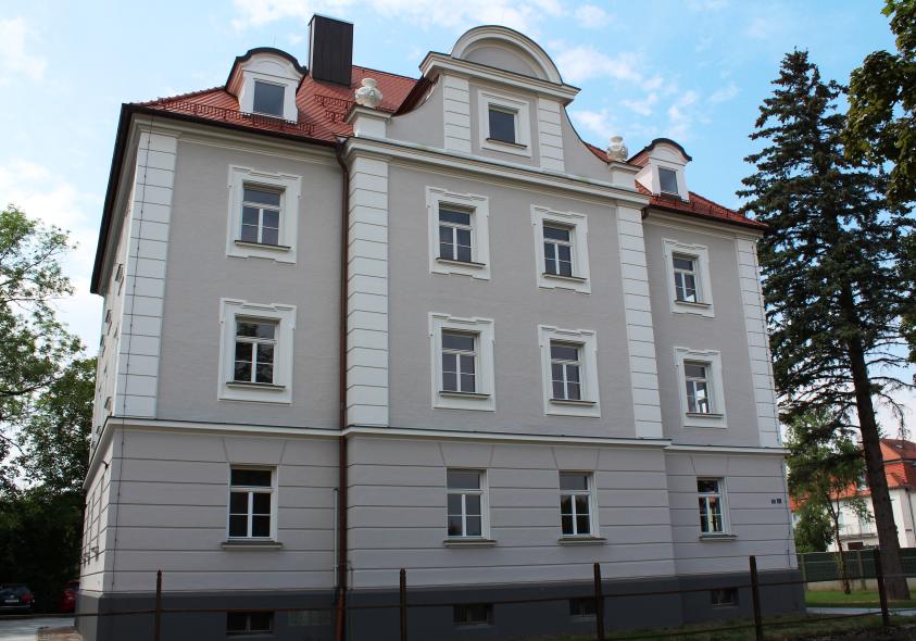 PaXretro68 Fenster aus Lärche für Neoklassizistisches Wohngebäude in Amberg