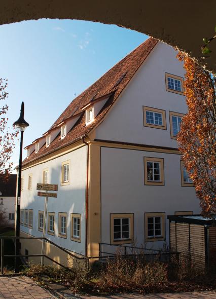 Ehemaliges Gasthaus "Zum Löwen" mit PaXretro68 aus Lärche in Rot an der Rot