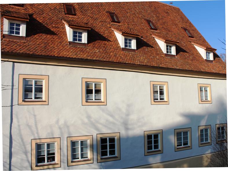 Ehemaliges Gasthaus "Zum Löwen" mit PaXretro68 aus Lärche in Rot an der Rot