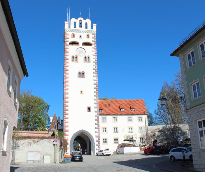 Ehemaliges Stadttor aus dem 15 Jhd. mit PaX Kastenfenstern aus Fichte in München