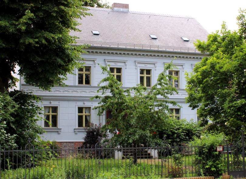 Evangelisches Pfarramt um 1875 mit PaXretro58 aus Eukalyptus in Blankenfelde