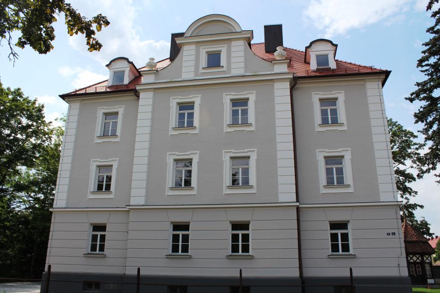 PaXretro68 Fenster aus Lärche für Neoklassizistisches Wohngebäude in Amberg