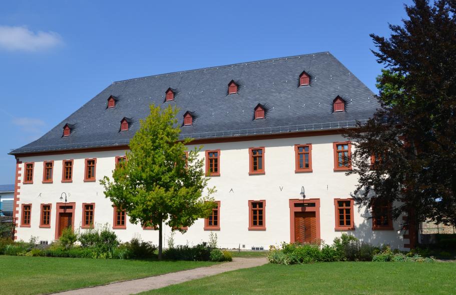 Historische Probstei mit PaXcontur68 aus Meranti in Schwabenheim