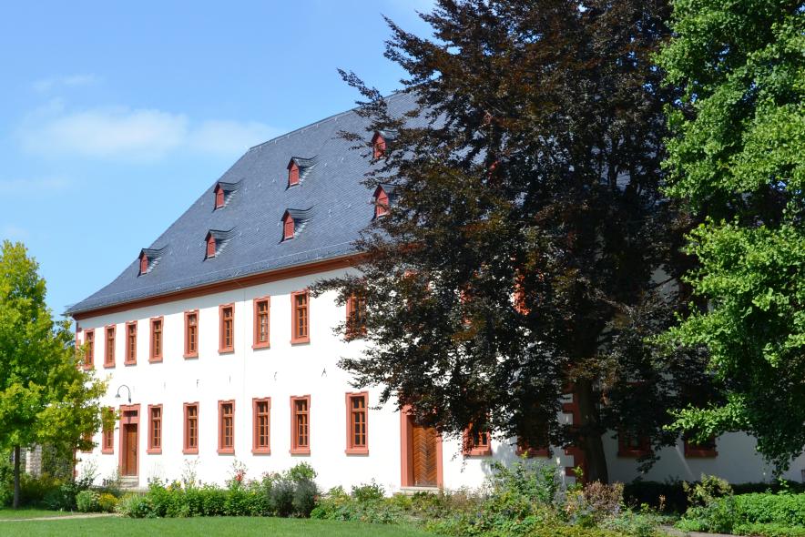 Historische Probstei mit PaXcontur68 aus Meranti in Schwabenheim