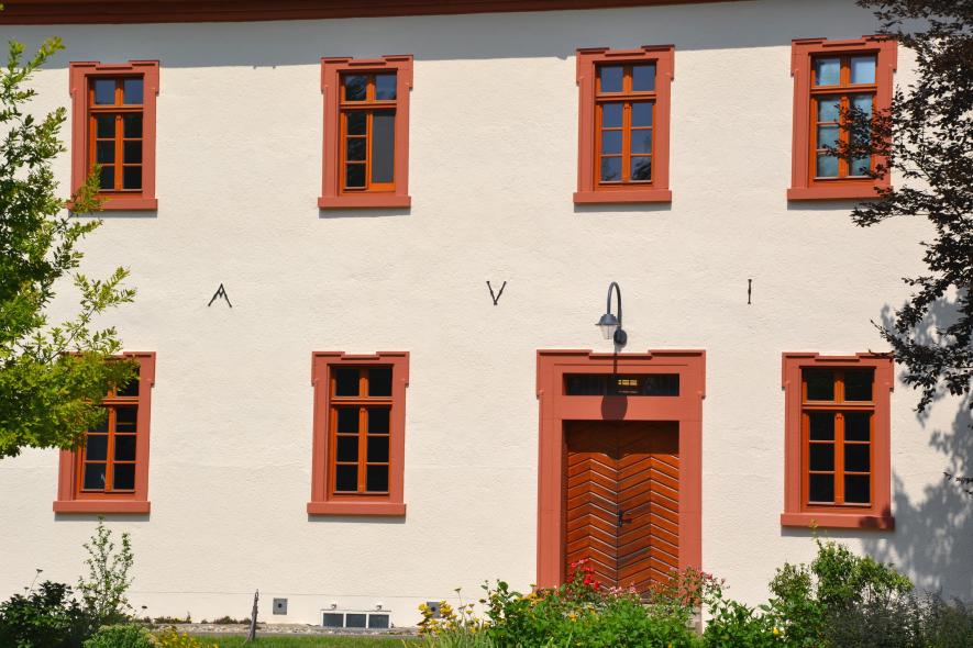 Historische Probstei mit PaXcontur68 aus Meranti in Schwabenheim