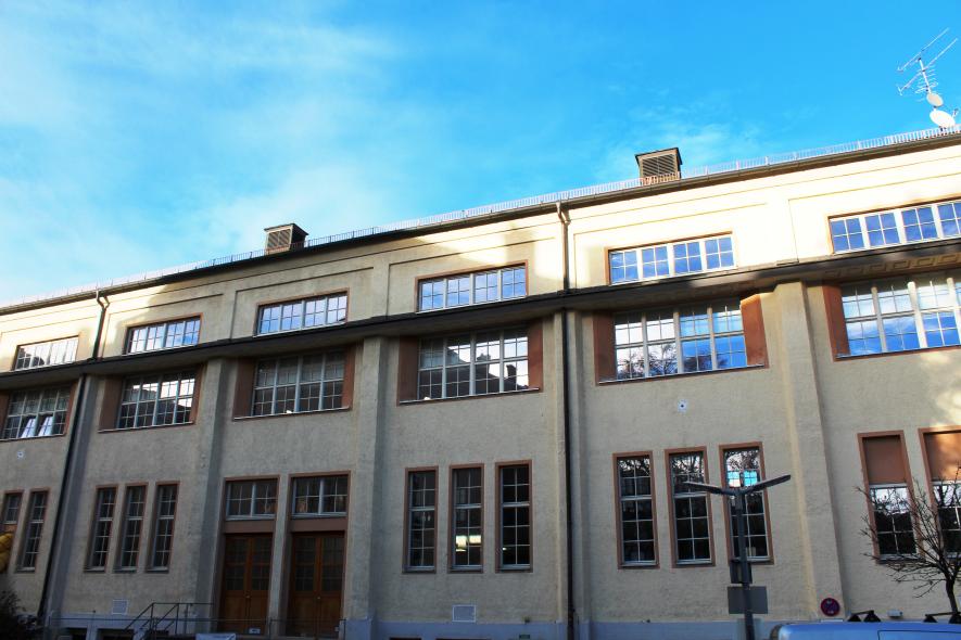 Historische Turnhalle mit PaXretro68 aus Eukalyptus in München