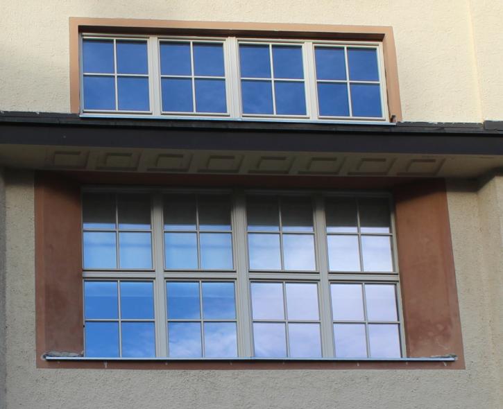 Historische Turnhalle mit PaXretro68 aus Eukalyptus in München Nahaufnahme