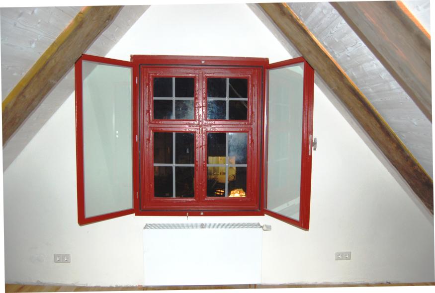 Innenvorfenster für Fachwerkgebäude vom Anfang des 15 Jhds. in Schwäbisch Gmünd Innenansicht Dachgiebel